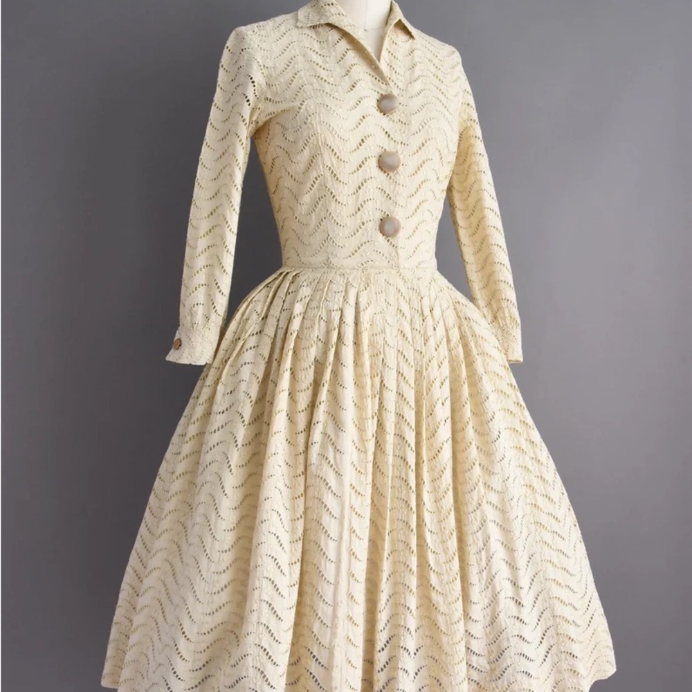 Vintage 1950s Elegant Light Beige Women's Button Up Dress - Picture 6 of 9